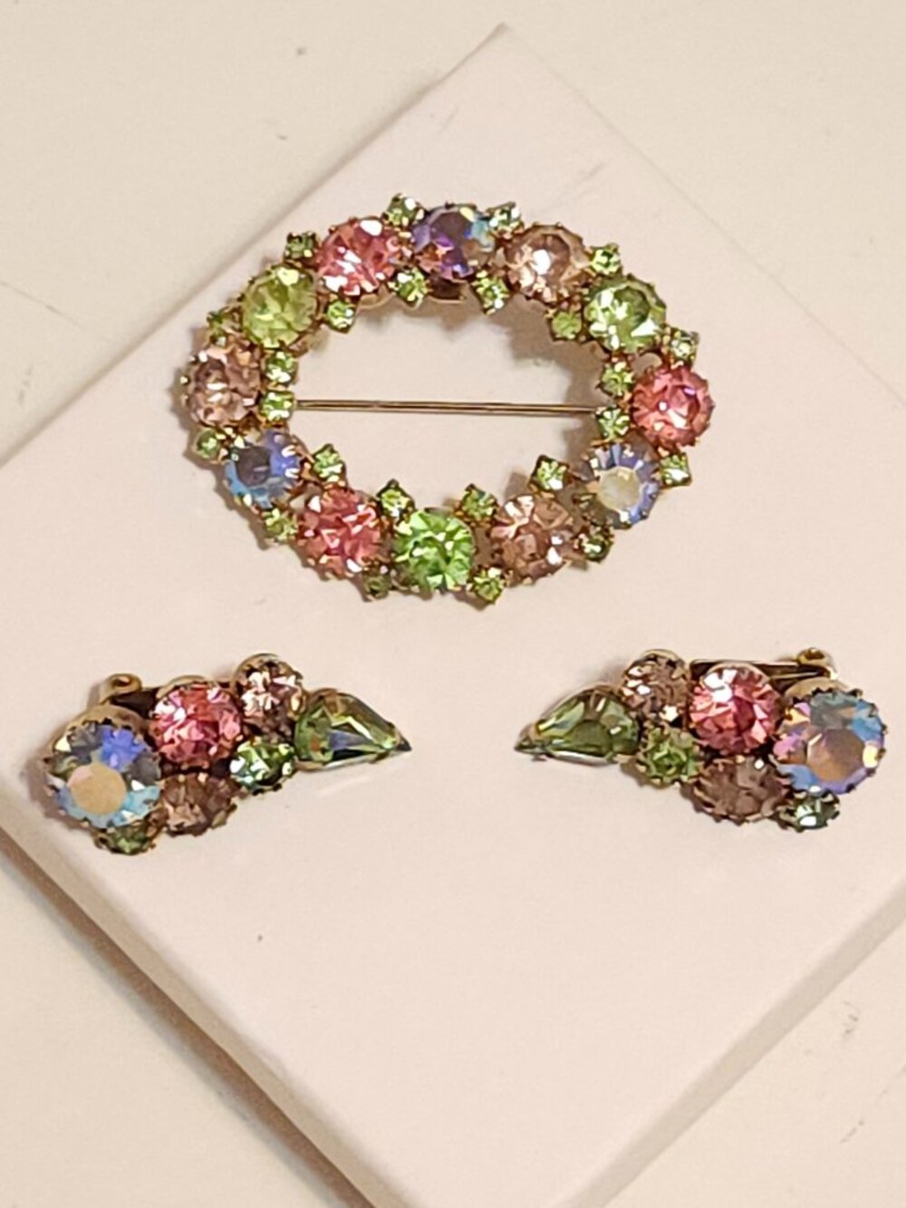 VINTAGE KARU ARKE Inc Brooch and Clip on Earrings Set Rainbow Rhinestones SIGNED